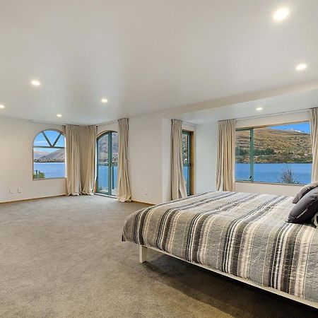 Huge Lakefront Delight - Queenstown Holiday Home 外观 照片
