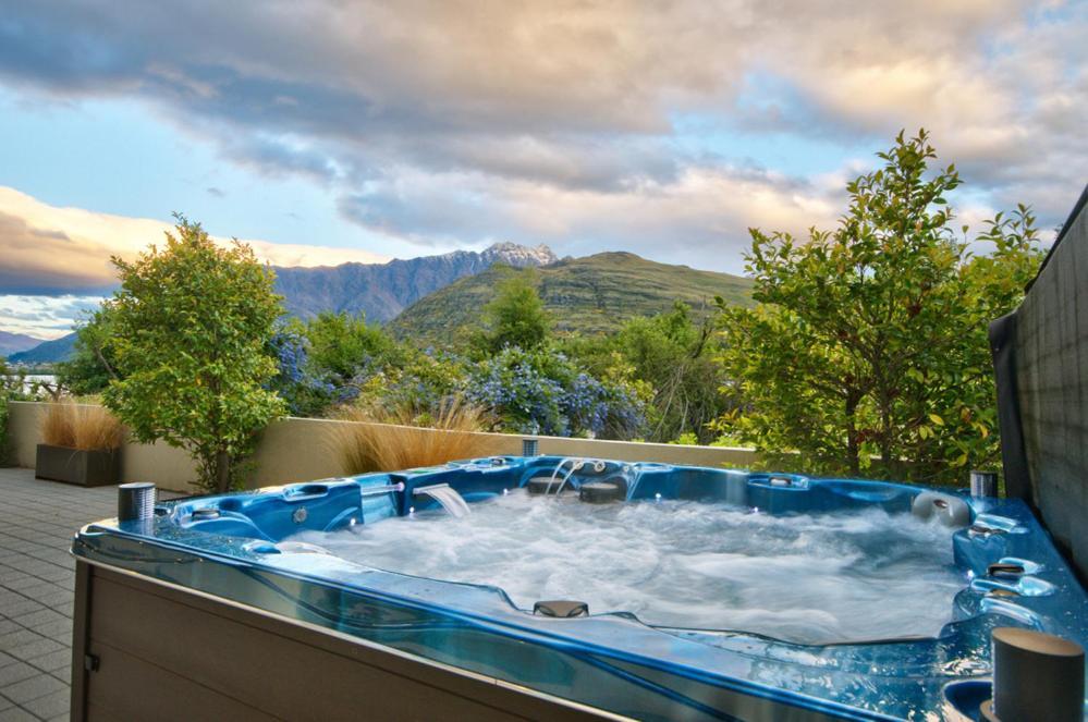 Huge Lakefront Delight - Queenstown Holiday Home 外观 照片
