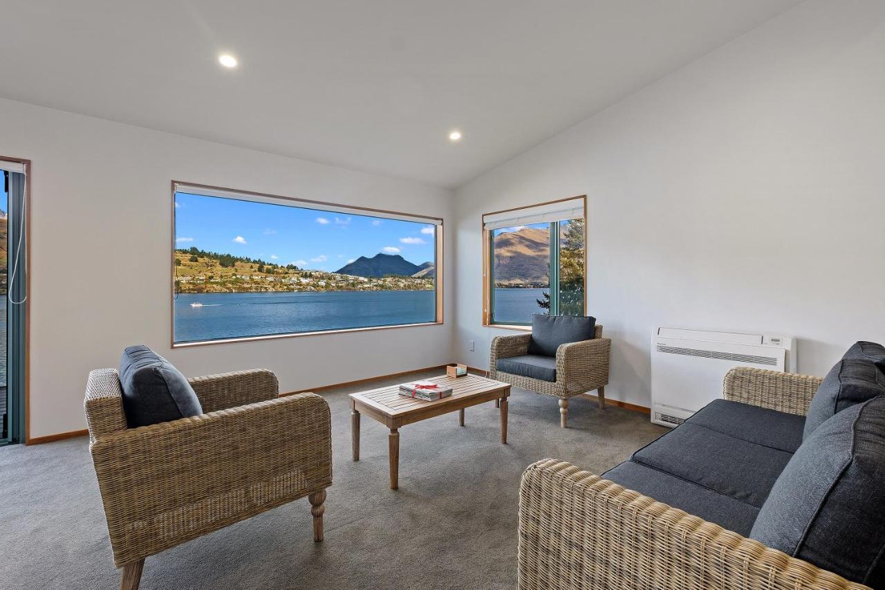 Huge Lakefront Delight - Queenstown Holiday Home 外观 照片