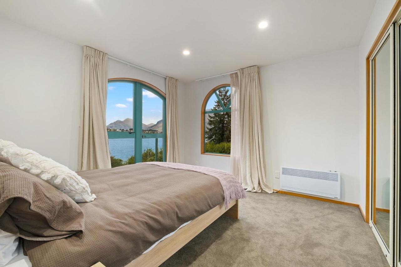 Huge Lakefront Delight - Queenstown Holiday Home 外观 照片