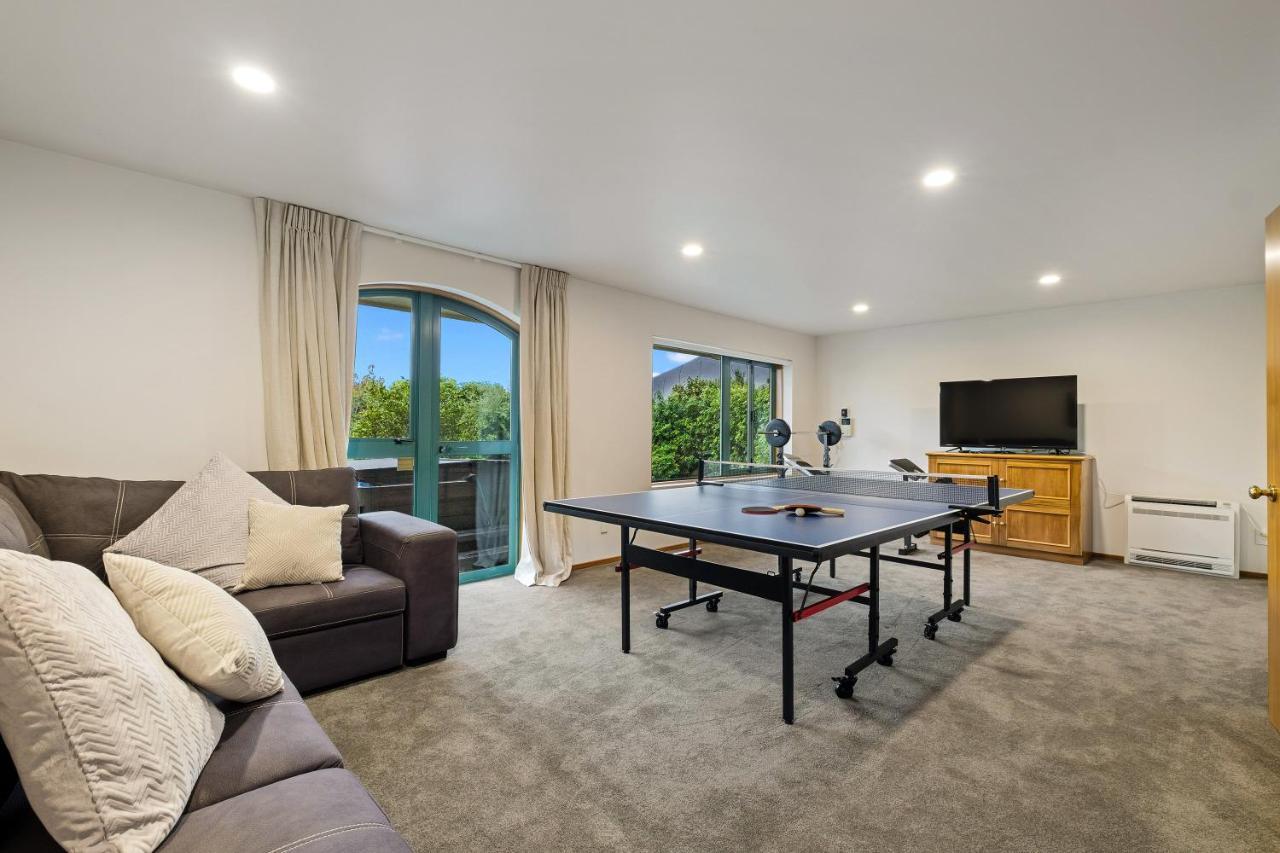 Huge Lakefront Delight - Queenstown Holiday Home 外观 照片